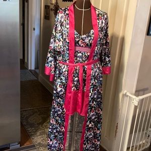 Venus 2 piece gown and robe set with tie belt size M